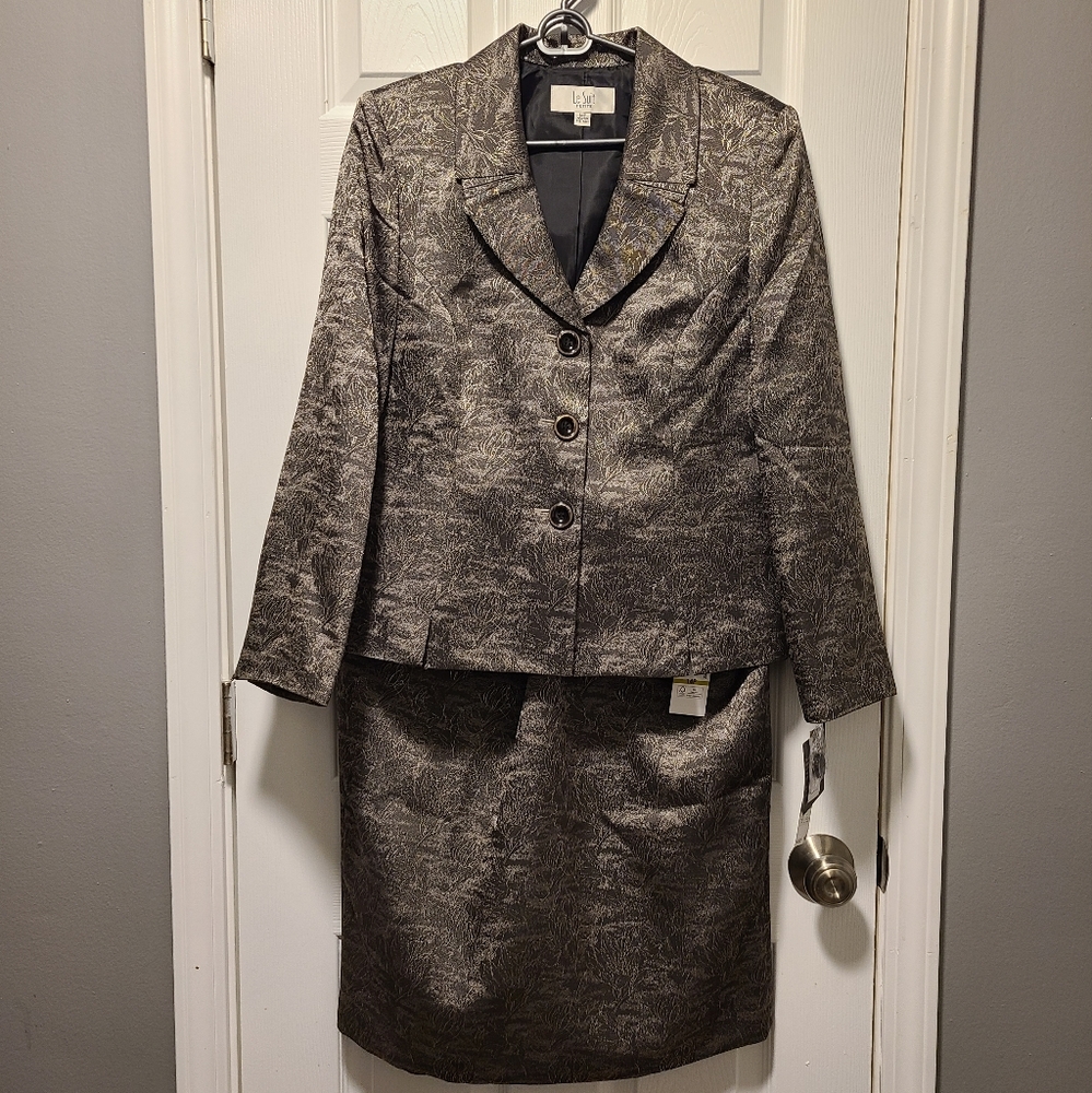 BNWT LE SUIT SKIRT SUIT SIZE 14P